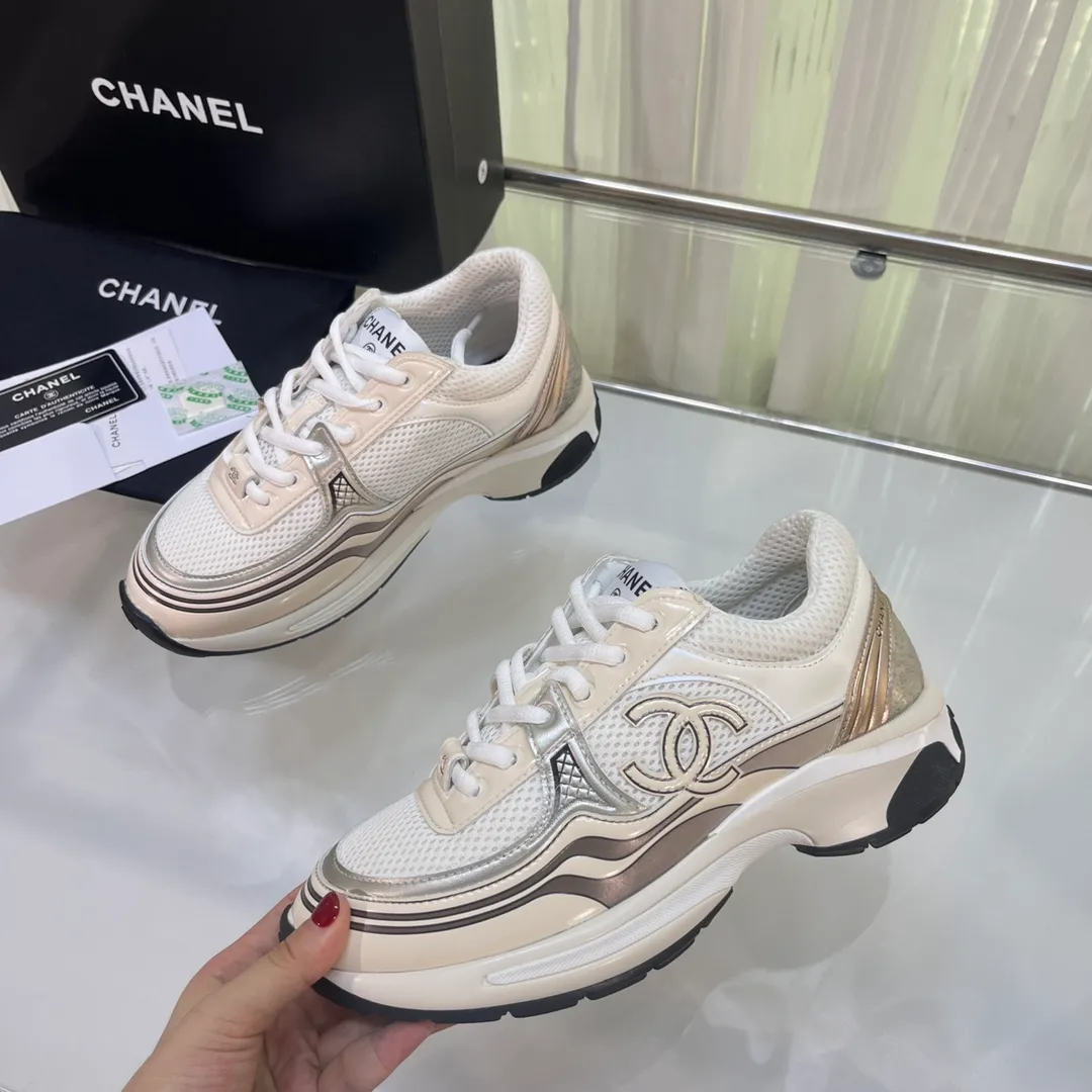 👟👟Ex-factory price 640👟👟 Latest 5 colors! Super pretty! 2023 super popular Chanel Chanel 23C King of Horns series casual sports shoes, incomparably beautiful and easy to wear, absolute fairy style, very light, super soft inside, super comfortable, breathable upper design, high-end color matching, versatile, must-have model of the year, upper: cowhide and cloth stitching, original craftsmanship, lining: breathable mesh, original foam combination outsole, size: 35-45